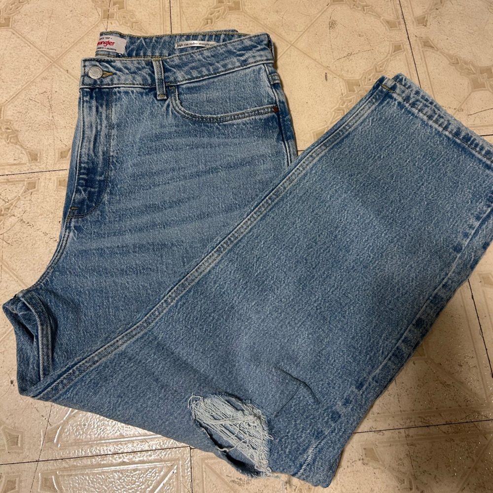 Wrangler Light Blue Women’s Distressed Straight Crop Denim